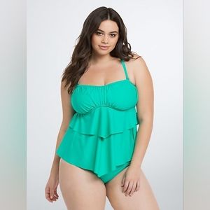 EUC TORRID Wireless Tiered Flounce Tankini  top size 1 bottoms size 2